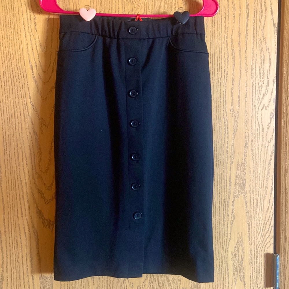 New with tags size XS Elle pencil skirt with button detail